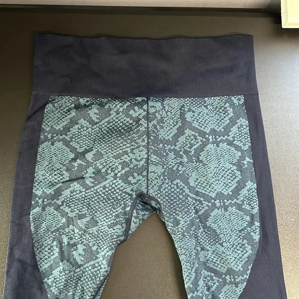 Joy Lab Snake Skin Print Leggings Women's L‎ Fold Over Waist Athleisure Athletic